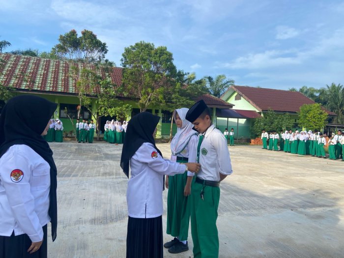 Kepala MTsN 5 Batang Hari Buka Asesmen Sumatif Akhir Semester Genap Kelas IX