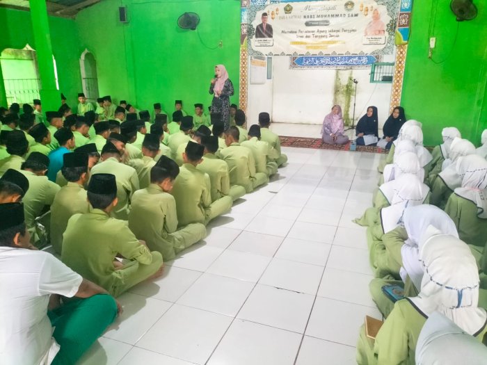 Siswa MTsN 5 Batang Hari Antusias Dengarkan Tausiyah Pentingnya Membaca Al-Quran