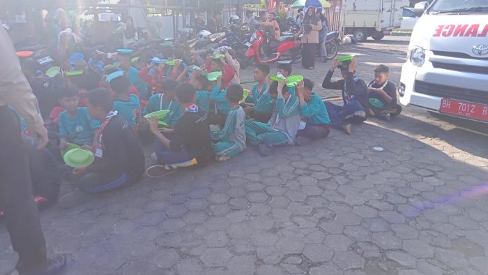 Siswa MTsN 5 Batang Hari Selaku Peserta Jambore Cabang Batang Hari Antusias Ikuti Kegiatan Outbound Siswa MTsN 5 Batang Hari Selaku Peserta Jambore Cabang Batang Hari Antusias Ikuti Kegiatan Outbound