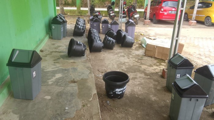 Wujud Komitmen MTsN 5 Batang Hari Tingkatkan Kebersihan dan Keasrian Lingkungan Madrasah Wujud Komitmen MTsN 5 Batang Hari Tingkatkan Kebersihan dan Keasrian Lingkungan Madrasah