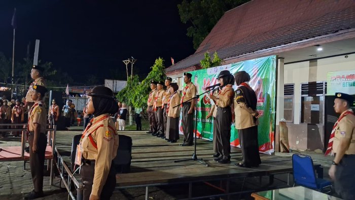 Siswi MTsN 5 Batang Hari Jadi Pembawa Acara pada Kegiatan Unggun Api Jambore Cabang Batang Hari Siswi MTsN 5 Batang Hari Jadi Pembawa Acara pada Kegiatan Unggun Api Jambore Cabang Batang Hari