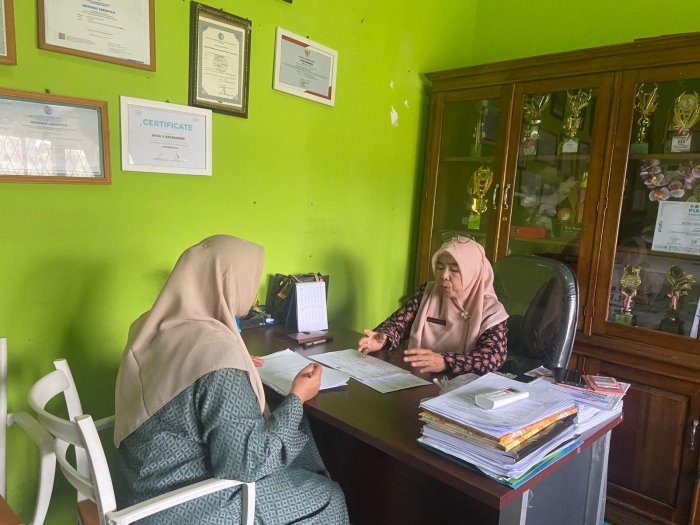 Ketua Bidang Gelar Konsultasi Eviden ZI Bersama Kepala MTsN 5 Batang Hari Ketua Bidang Gelar Konsultasi Eviden ZI Bersama Kepala MTsN 5 Batang Hari