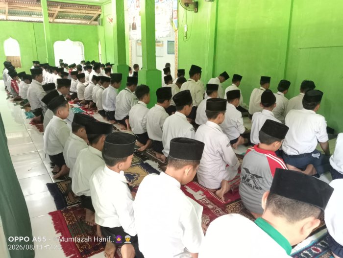 Gelar Salat Zuhur Berjamaah, MTsN 5 Batang Hari Tingkatkan Keimanan dan Ketakwaan Gelar Salat Zuhur Berjamaah, MTsN 5 Batang Hari Tingkatkan Keimanan dan Ketakwaan