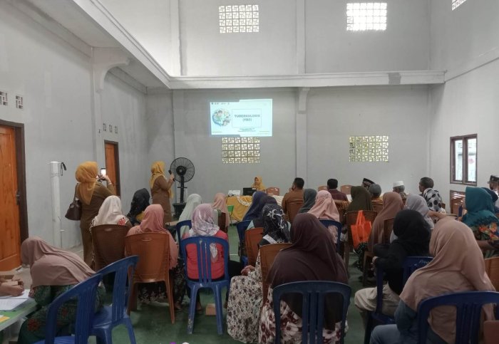 MTsN 5 Batang Hari Ikuti Sosialisasi Penyakit TBC dan Solusinya di Desa Lubuk Ruso