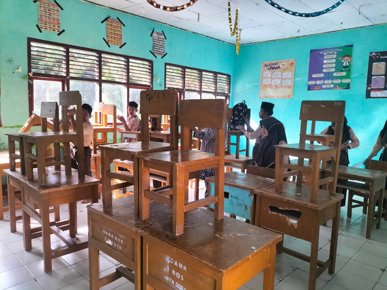 Persiapan Penilaian Kelas Bersih MTsN 5 Batang Hari Persiapan Penilaian Kelas Bersih MTsN 5 Batang Hari