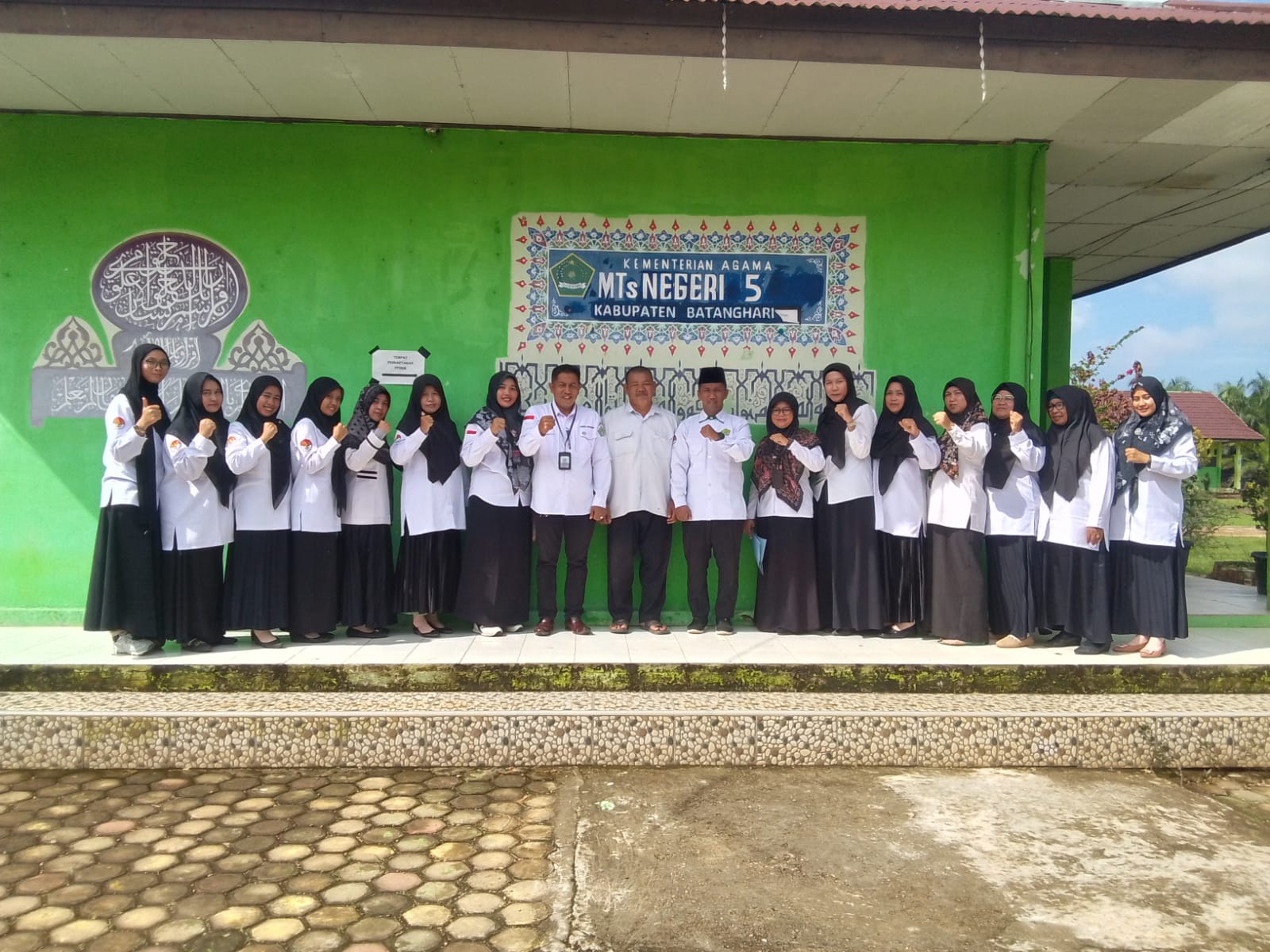 MONEV Ujian: Evaluasi Pendidikan Unggulan di Madrasah MTsN 5 Batang Hari MONEV Ujian: Evaluasi Pendidikan Unggulan di Madrasah MTsN 5 Batang Hari