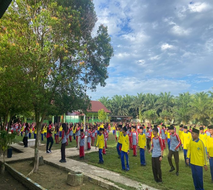 Semarak Senam Pagi Bersama di MTsN 5 Batang Hari Semarak Senam Pagi Bersama di MTsN 5 Batang Hari