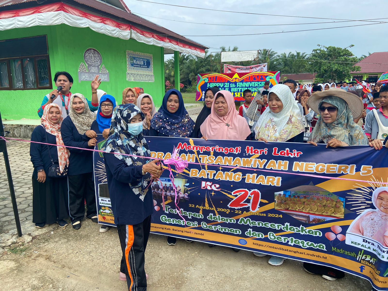 PERAYAAN HARLAH MTsN 5 BATANG HARI KE 21 PERAYAAN HARLAH MTsN 5 BATANG HARI KE 21