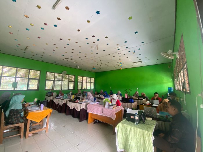MTsN 5 Batang Hari Gelar Rapat Evaluasi dan Pembinaan Awal Bulan September MTsN 5 Batang Hari Gelar Rapat Evaluasi dan Pembinaan Awal Bulan September
