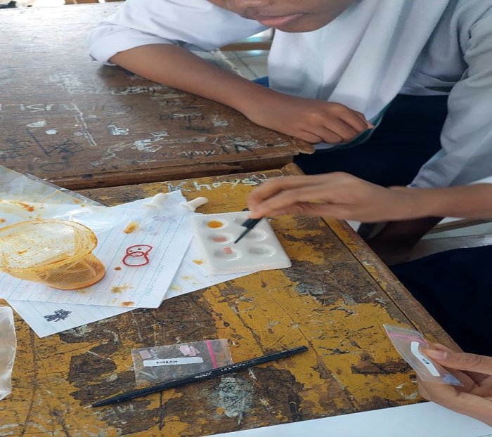 Siswa Kelas IX Gelar Praktikum Asam Basa pada Mata Pelajaran IPA Siswa Kelas IX Gelar Praktikum Asam Basa pada Mata Pelajaran IPA