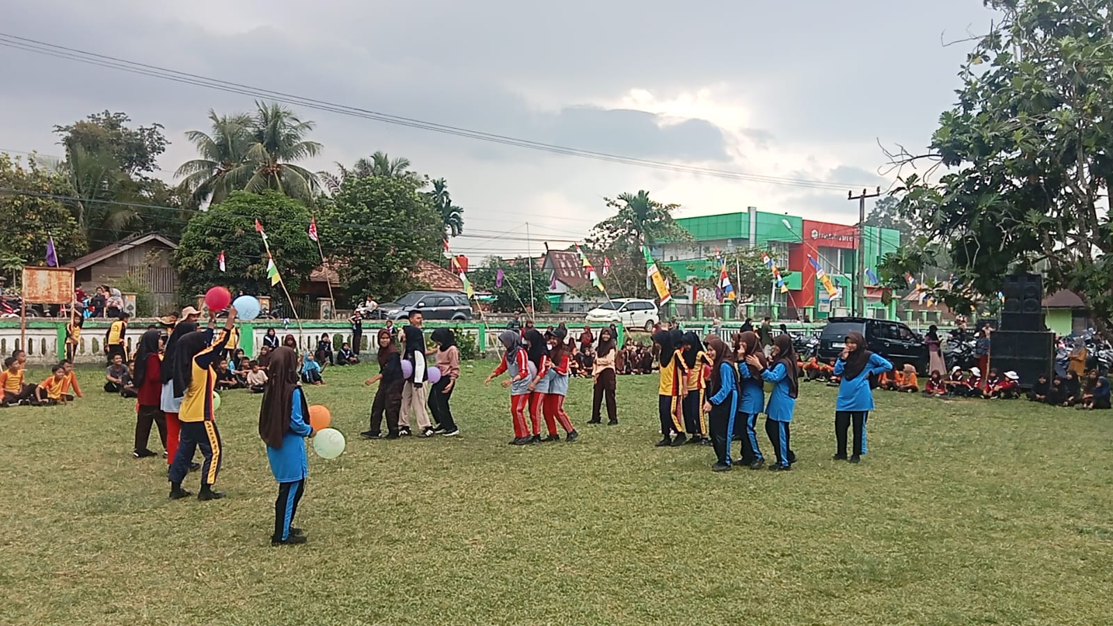 Perlombaan Estafet Balon Semarakkan Jambore Ranting Kecamatan Pemayung