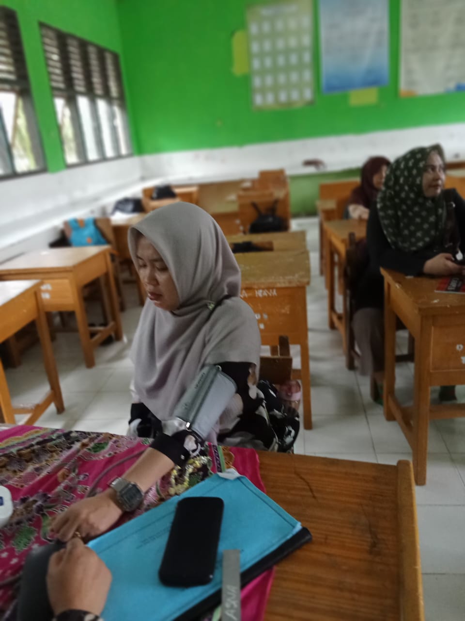 UKM MTSN 5 BATANG HARI, LAYANI CEK TENSI DARAH