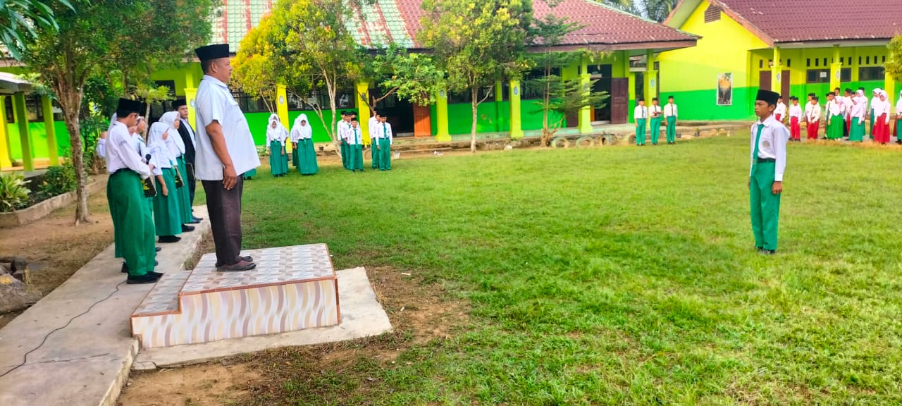 PERDANA, UPACARA BENDERA DENGAN PETUGAS BERDASARKAN JADWAL PERDANA, UPACARA BENDERA DENGAN PETUGAS BERDASARKAN JADWAL