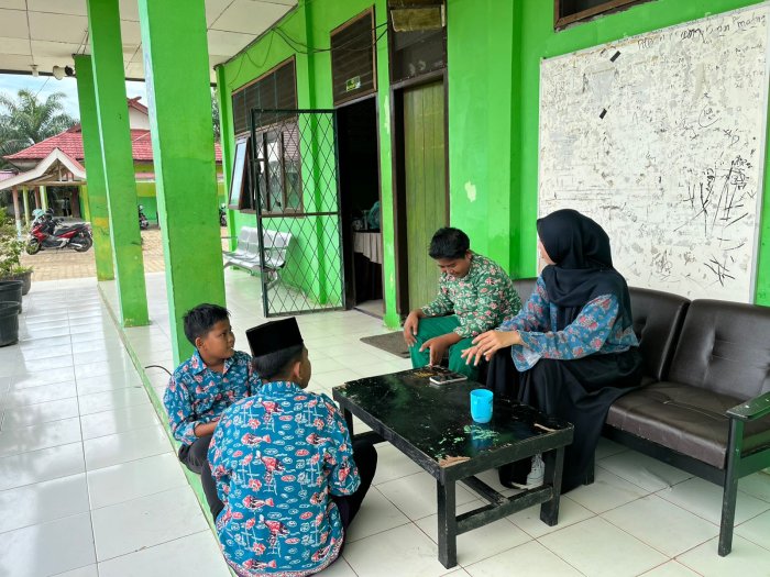 Guru BK MTsN 5 Batang Hari Lakukan Pembinaan Siswa yang Terlibat Masalah Ringan