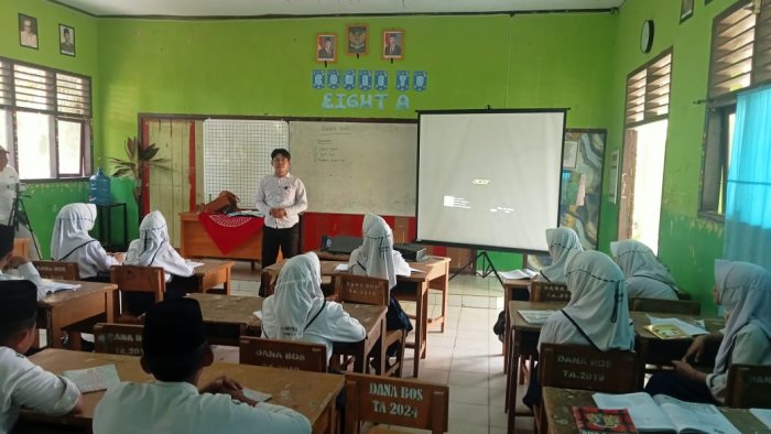 Guru Bahasa Inggris MTsN 5 Batang Hari Gelar Pengambilan Video UKIN PPG Daljab Batch IV Kemenag Guru Bahasa Inggris MTsN 5 Batang Hari Gelar Pengambilan Video UKIN PPG Daljab Batch IV Kemenag