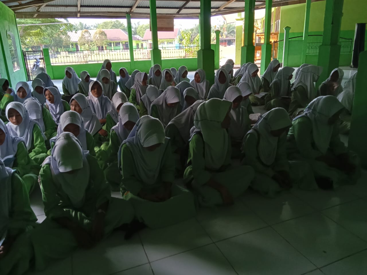 MTsN 5 Batang Hari Gelar Yasinan Terakhir di Semester Genap Tahun Ajaran 2024/2025 MTsN 5 Batang Hari Gelar Yasinan Terakhir di Semester Genap Tahun Ajaran 2024/2025