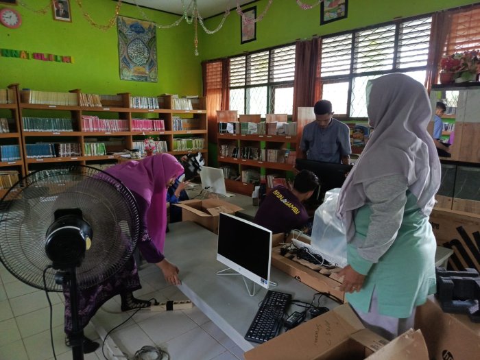Panitia TKA MTsN 5 Batang Hari Lakukan Persiapan PC, Pastikan Seluruh Perangkat Siap Digunakan Panitia TKA MTsN 5 Batang Hari Lakukan Persiapan PC, Pastikan Seluruh Perangkat Siap Digunakan