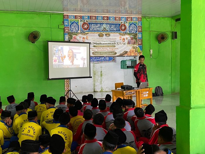 Guru PJOK MTsN 5 Batang Hari Gelar Sosialisasi Pentingnya Olahraga untuk Kesehatan Guru PJOK MTsN 5 Batang Hari Gelar Sosialisasi Pentingnya Olahraga untuk Kesehatan