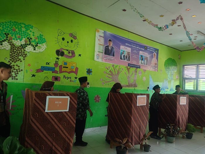 Pemungutan Suara Pemilihan Ketua dan Wakil Ketua OSIM MTsN 5 Batang Hari Periode 2025–2026 Berjalan Tertib dan Lancar Pemungutan Suara Pemilihan Ketua dan Wakil Ketua OSIM MTsN 5 Batang Hari Periode 2025–2026 Berjalan Tertib dan Lancar