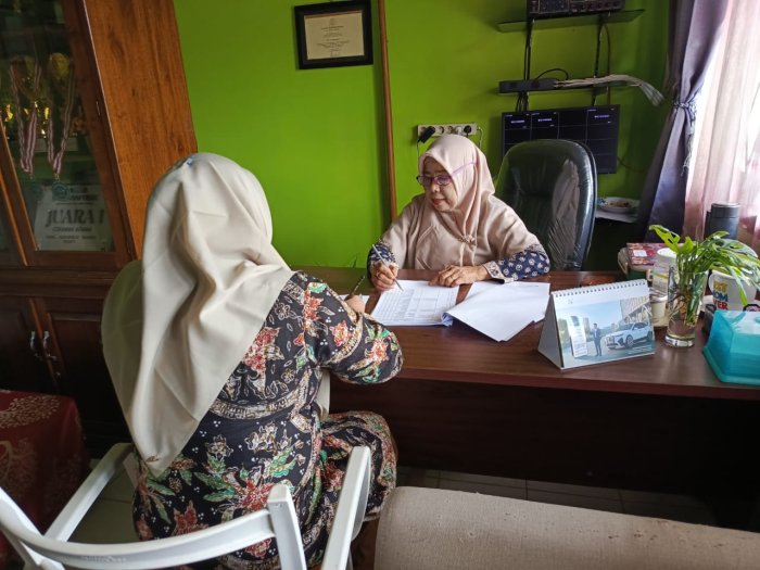 Kepala MTsN 5 Batang Hari Pastikan Kesiapan Bahan PKKM 2025 Bidang Pengembangan Madrasah