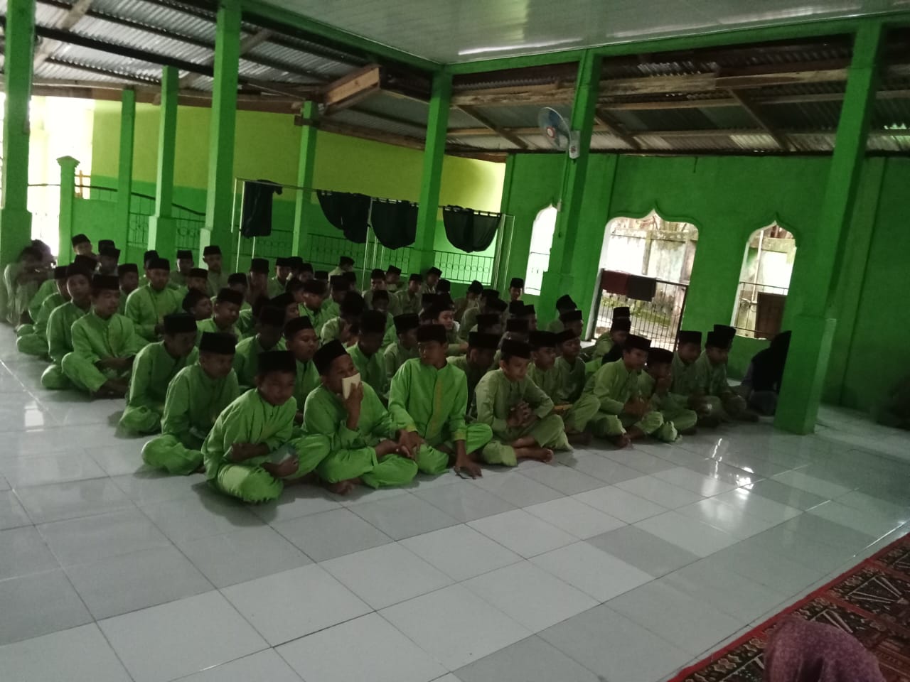 Rutinitas Yasinan Bersama di MTsN 5 Batang Hari Rutinitas Yasinan Bersama di MTsN 5 Batang Hari