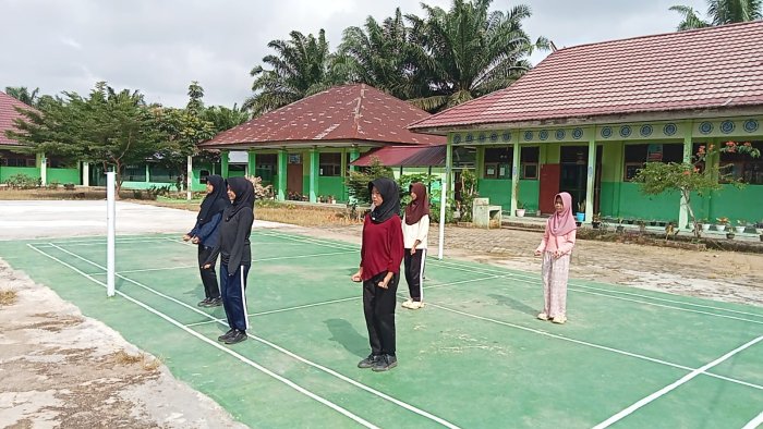 Peserta Lomba Senam SKJ 2022 MTsN 5 Batang Hari Manfaatkan Waktu Libur untuk Latihan Peserta Lomba Senam SKJ 2022 MTsN 5 Batang Hari Manfaatkan Waktu Libur untuk Latihan