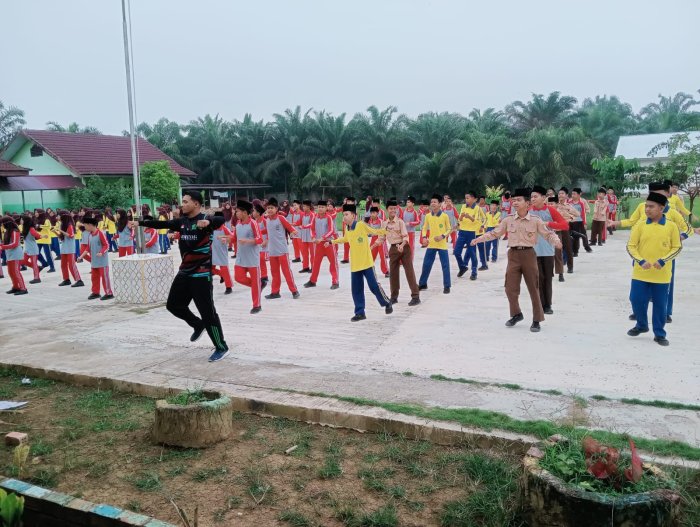 Semarak Pagi di MTsN 5 Batang Hari dengan Senam Melayu Nusantara