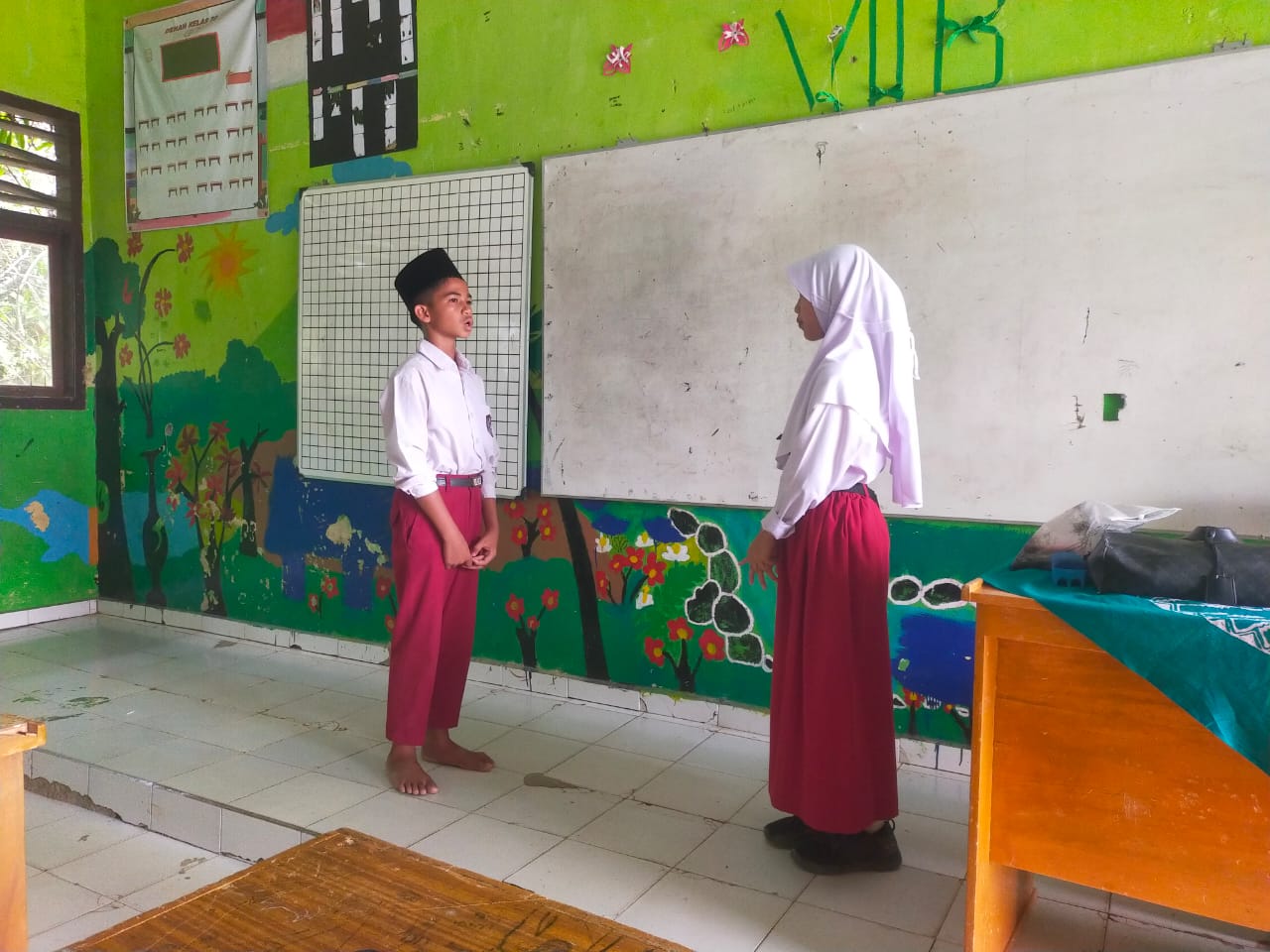 Serunya Belajar Bahasa Inggris dengan Praktik Dialog Perkenalan Siswa Kelas VII MTsN 5 Batang Hari
