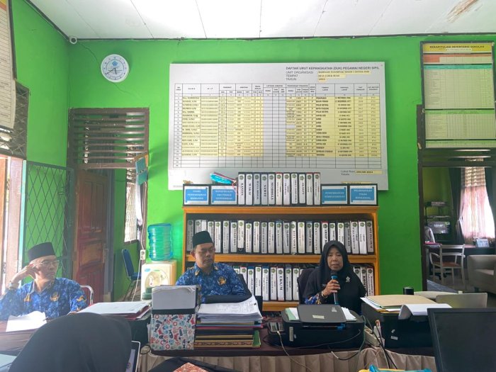 Pengawas Madrasah Lakukan Pembinaan kepada Guru dan Pegawai MTsN 5 Batang Hari Pengawas Madrasah Lakukan Pembinaan kepada Guru dan Pegawai MTsN 5 Batang Hari