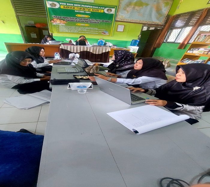 ASN MTsN 5 Batang Hari Mulai Input e-Kinerja Triwulan 3 di Waktu Istirahat Siang ASN MTsN 5 Batang Hari Mulai Input e-Kinerja Triwulan 3 di Waktu Istirahat Siang