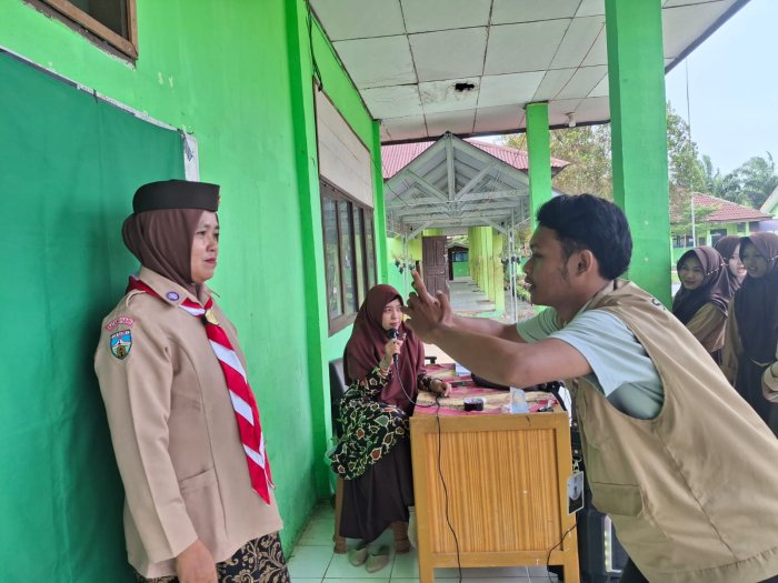 MTsN 5 Batang Gelar Pengambilan Foto KTA Pramuka bagi Guru, Tenaga Kependidikan, dan Siswa MTsN 5 Batang Gelar Pengambilan Foto KTA Pramuka bagi Guru, Tenaga Kependidikan, dan Siswa