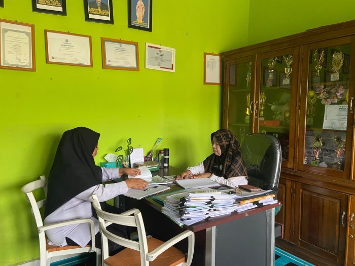 Supervisi Administrasi Hari Kedua di MTsN 5 Batang Hari Berjalan Tertib dan Lancar Supervisi Administrasi Hari Kedua di MTsN 5 Batang Hari Berjalan Tertib dan Lancar