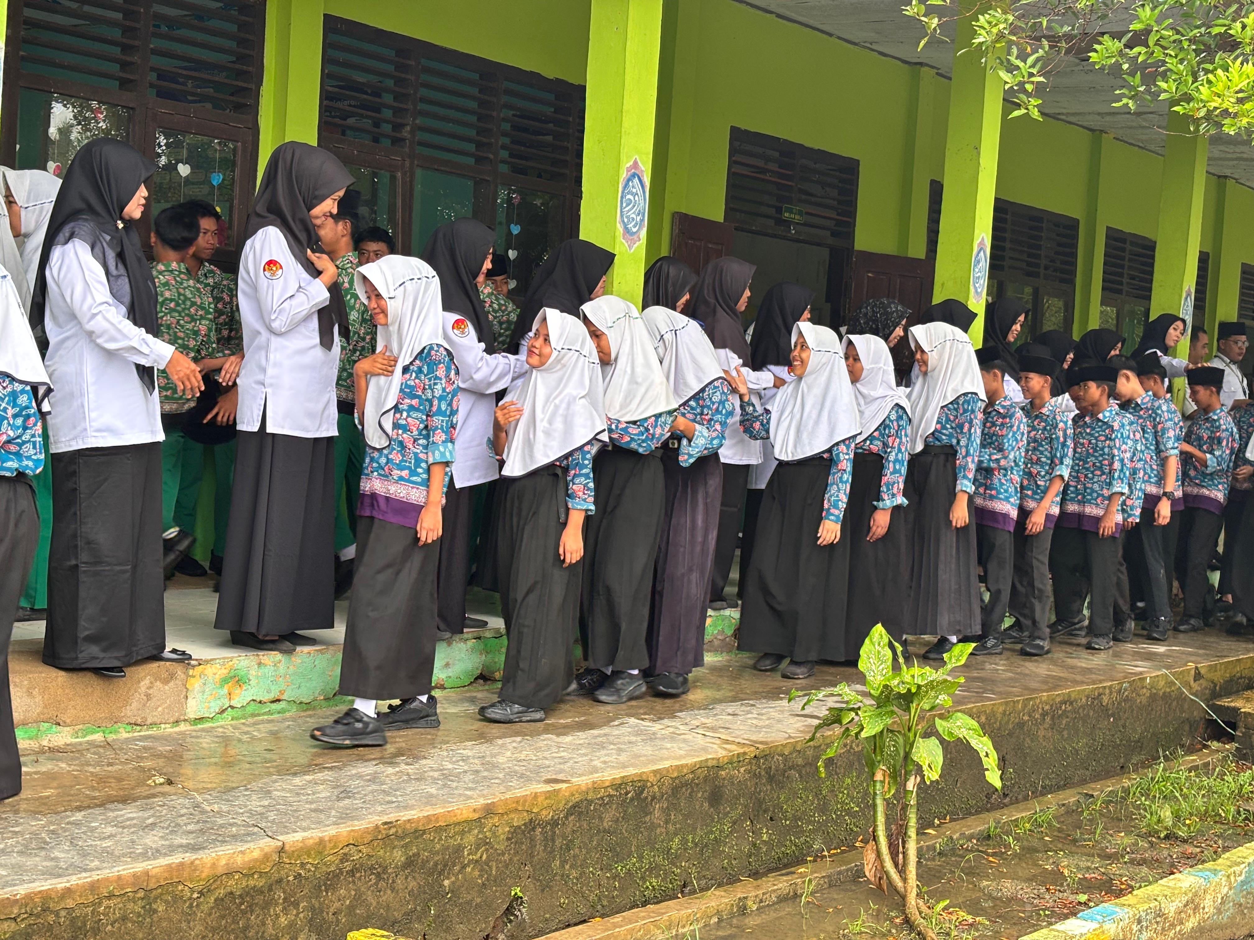 Hangatnya Silaturahmi Awal Sekolah: MTsN 5 Batang Hari Gelar Halal Bi Halal Idul Fitri 1446 H