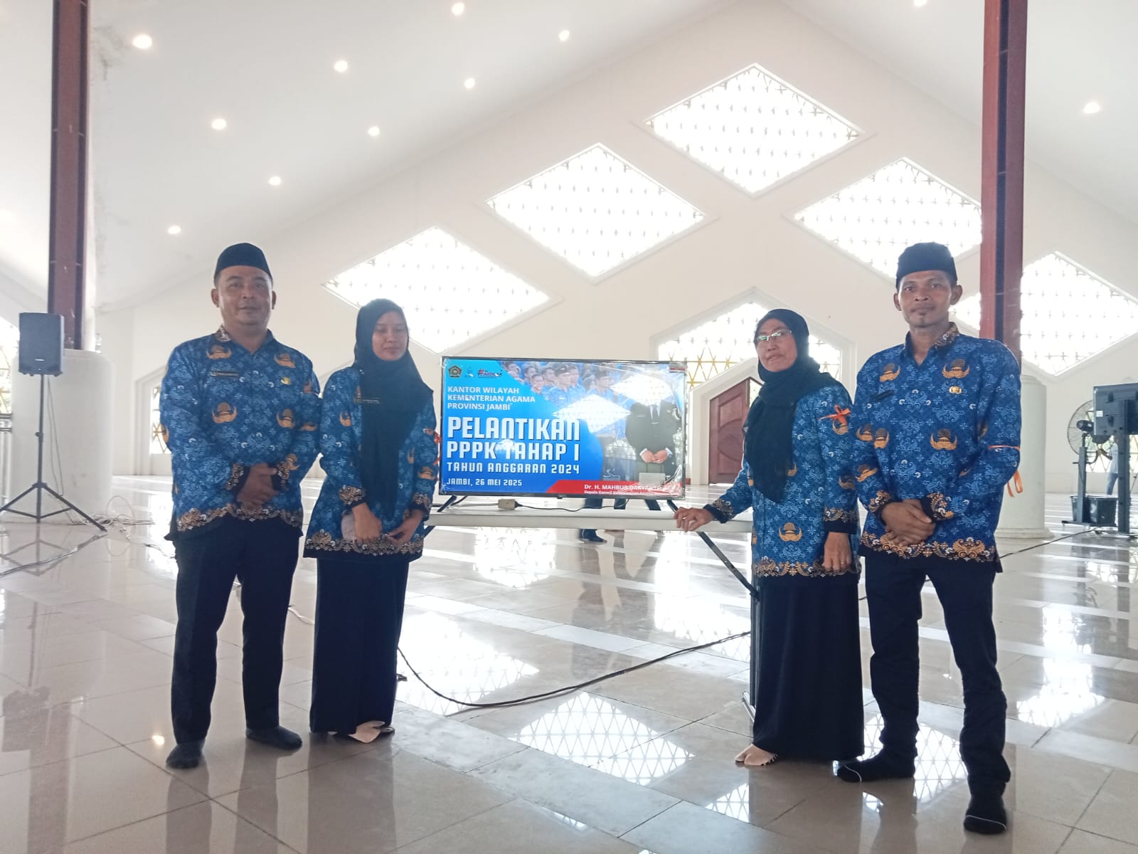 Dilantik, 4 PPPK MTsN 5 Batang Resmi Menjadi ASN Dilantik, 4 PPPK MTsN 5 Batang Resmi Menjadi ASN