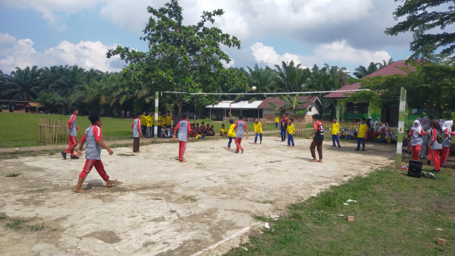 Final Voli Putra Menutup Pertandingan Class Meeting di MTsN 5 Batang Hari Final Voli Putra Menutup Pertandingan Class Meeting di MTsN 5 Batang Hari