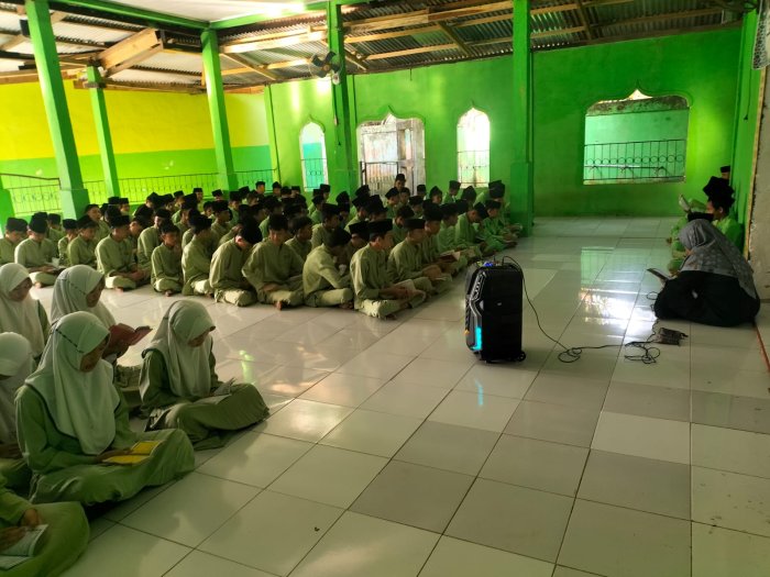 MTsN 5 Batang Hari Gelar Pembacaan Surah Yasin, Tahlil dan Doa dengan Penuh Khidmat