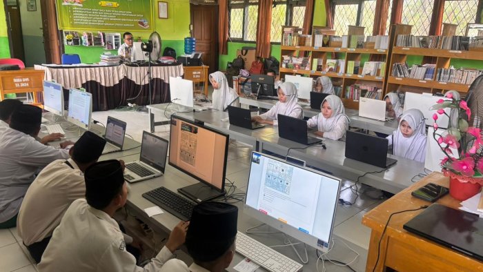 Gladi Bersih TKA Hari Kedua Kelas IX MTsN 5 Batang Hari Berjalan Tertib dan Lancar