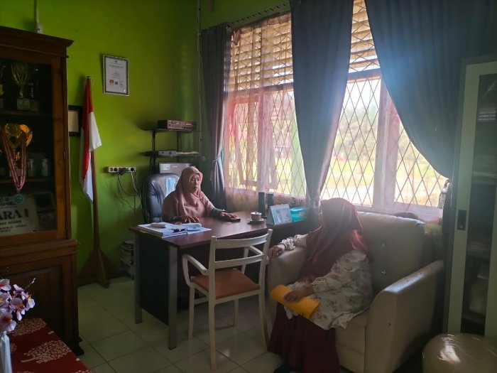 Kepala MTsN 5 Batang Hari Gelar Rapat Koordinasi dengan Ketua Pengelola Kantin Madrasah