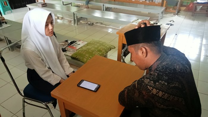 Dua Siswa Pindahan Jalani Seleksi Baca Tulis Al-Quran dan Praktik Sholat di MTsN 5 Batang Hari Dua Siswa Pindahan Jalani Seleksi Baca Tulis Al-Quran dan Praktik Sholat di MTsN 5 Batang Hari