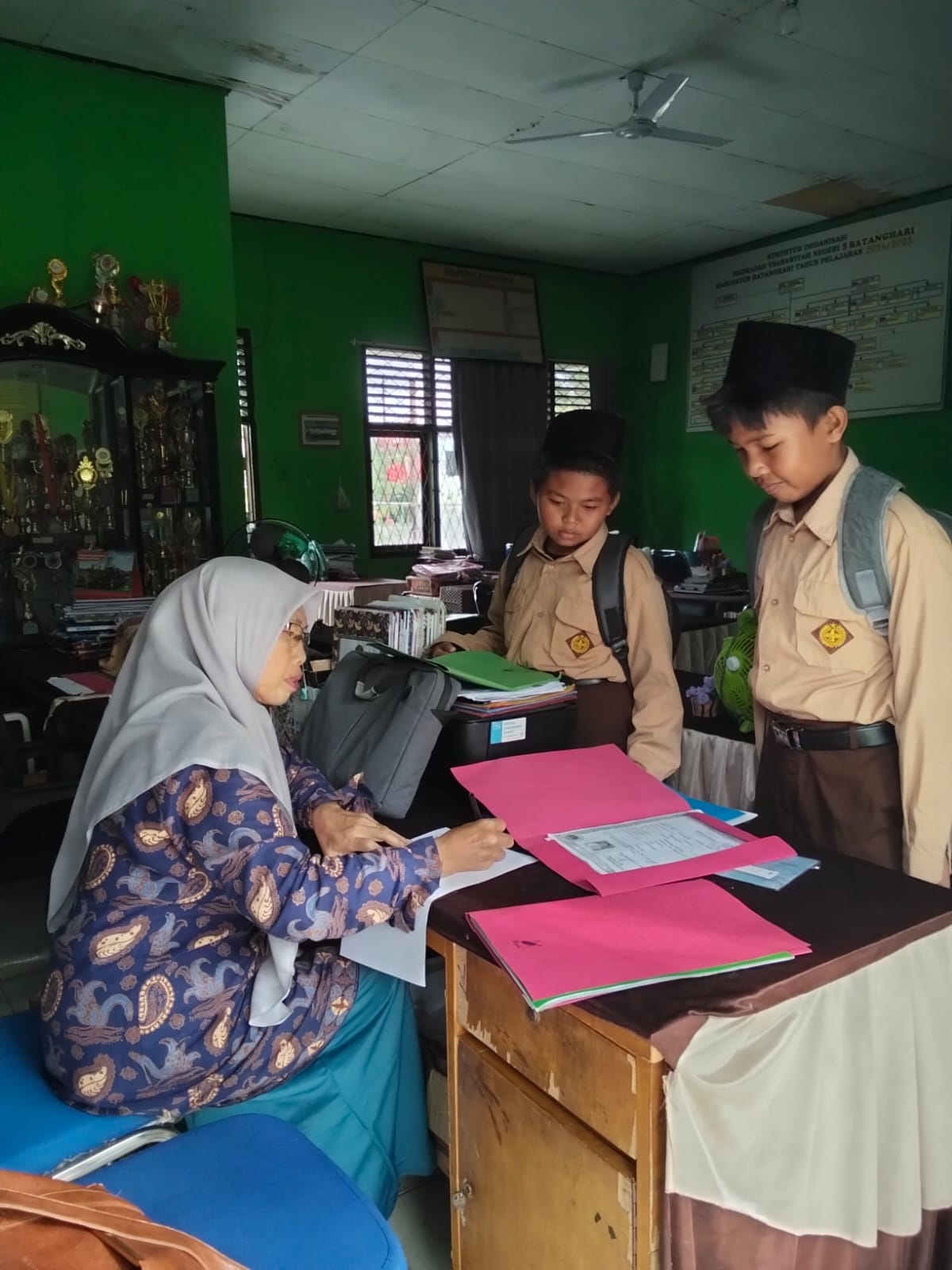 Semua Peserta Didik Kelas VIII dan IX Selesai Daftar Ulang di Hari Terakhir