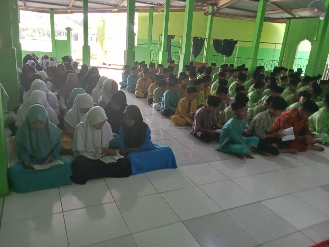 Yasinan Perdana Sambut Awal Semester Ganjil TA. 2025/2026: Spirit Berbagi dan Berdoa Yasinan Perdana Sambut Awal Semester Ganjil TA. 2025/2026: Spirit Berbagi dan Berdoa