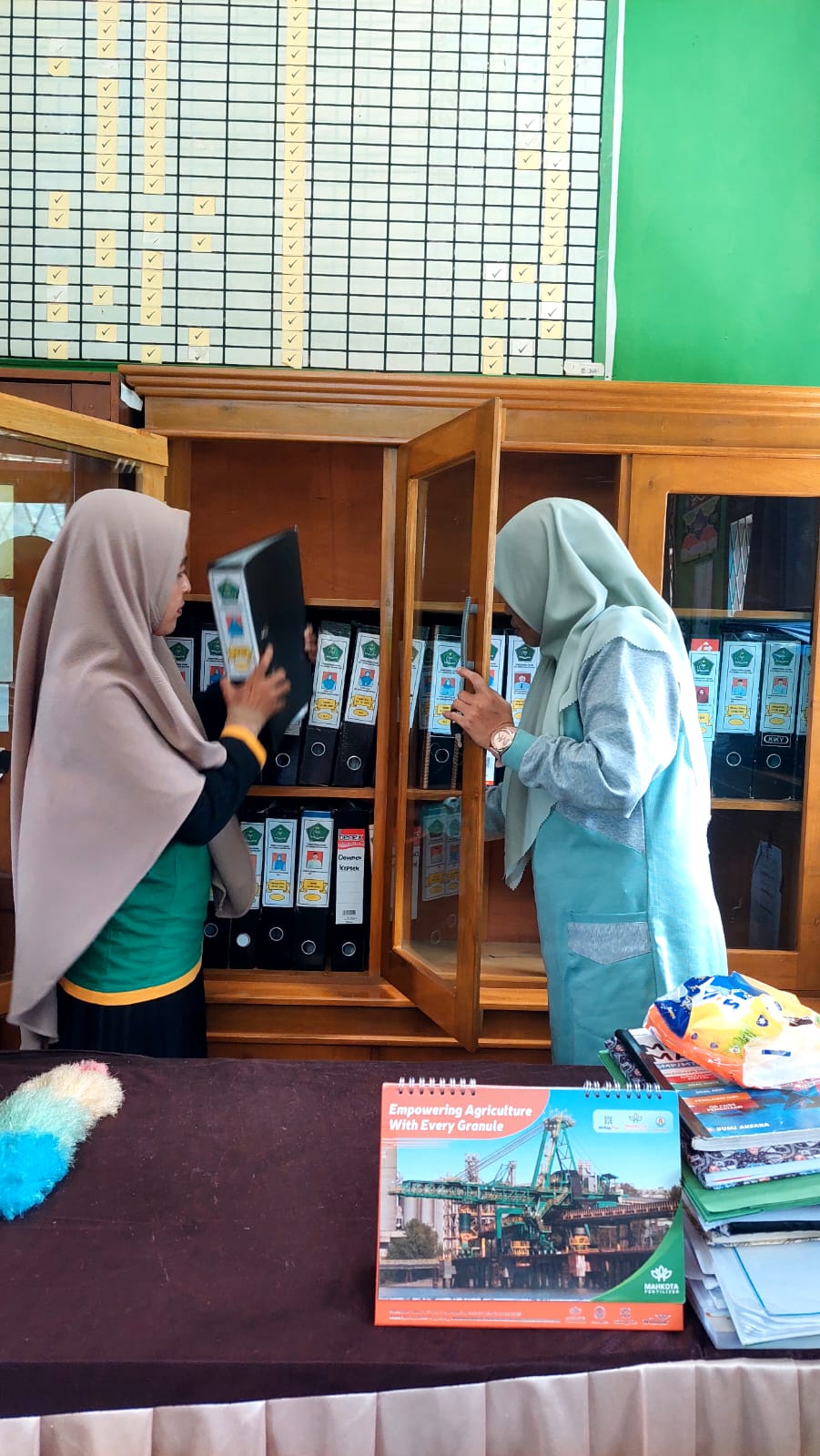 Penyusunan Dokumen Madrasah, Sebagai Wujud Tertib Administrasi MTsN 5 Batanghari Penyusunan Dokumen Madrasah, Sebagai Wujud Tertib Administrasi MTsN 5 Batanghari