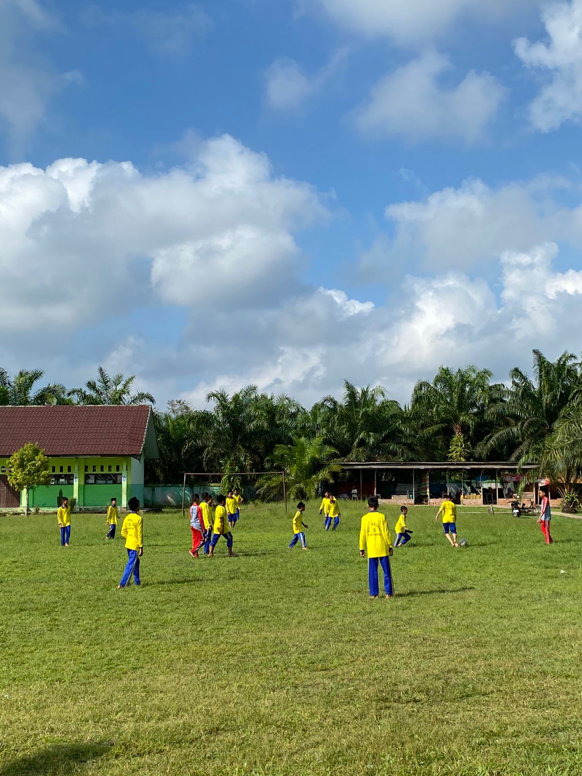 Babak Penyisihan Lomba Futsal Class Meeting Berlangsung Meriah di MTsN 5 Batang Hari
