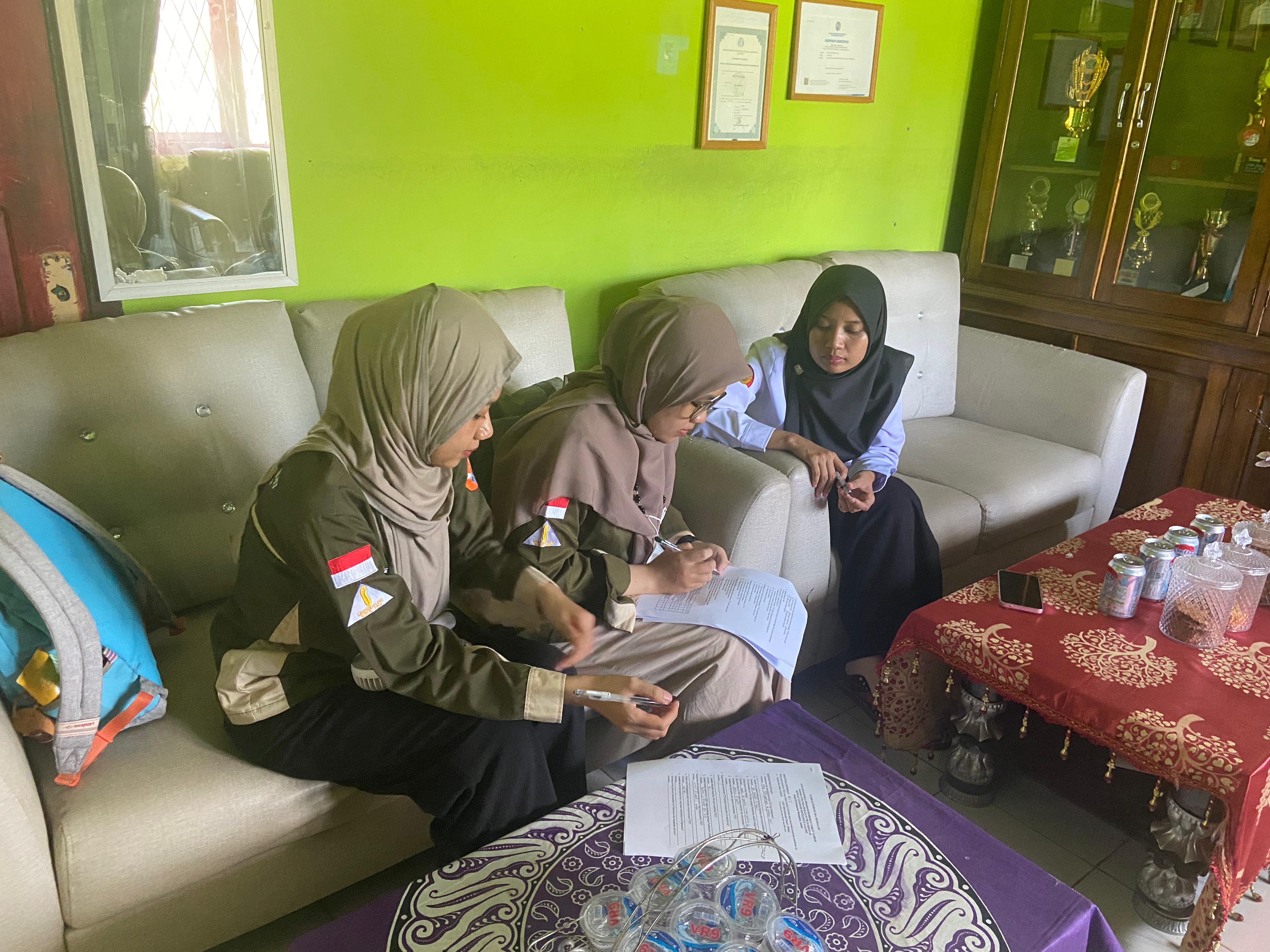 Mahasiswa Universitas Airlangga Laksanakan Penelitian di MTsN 5 Batang Hari Mahasiswa Universitas Airlangga Laksanakan Penelitian di MTsN 5 Batang Hari