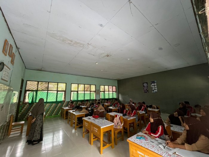 Guru IPS MTsN 5 Batanghari Laksanakan Supervisi Pembelajaran di Kelas IXB dengan Materi Kondisi Alam Indonesia Guru IPS MTsN 5 Batanghari Laksanakan Supervisi Pembelajaran di Kelas IXB dengan Materi Kondisi Alam Indonesia