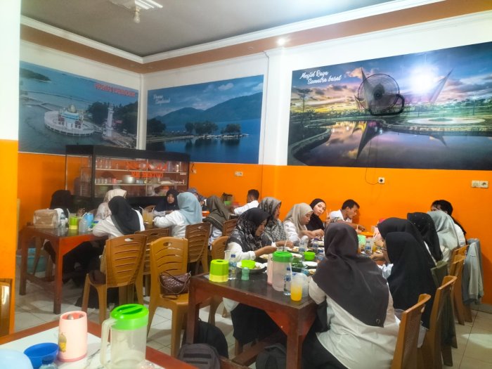 Suasana Kekeluargaan Warnai Tasyakuran Kelulusan PPG Daljab Guru MTsN 5 Batang Hari Suasana Kekeluargaan Warnai Tasyakuran Kelulusan PPG Daljab Guru MTsN 5 Batang Hari