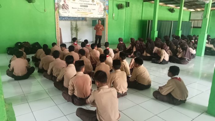 Latihan Rutin Pramuka MTsN 5 Batang Hari Diisi Materi SKU dan Diskusi Santai