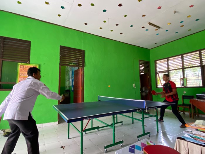 Isi Waktu Istirahat, Personel MTsN 5 Batang Hari Semangat Berlatih Tenis Meja Isi Waktu Istirahat, Personel MTsN 5 Batang Hari Semangat Berlatih Tenis Meja