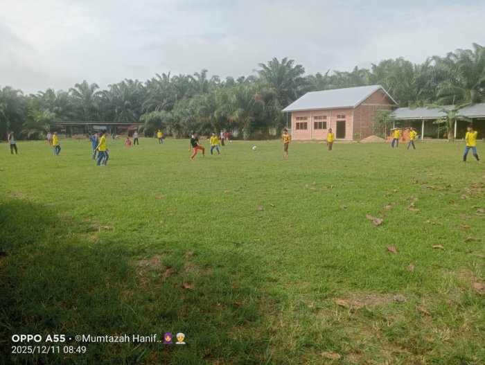 Classmeeting Hari Kedua MTsN 5 Batang Hari: Final Sepak Bola Berlangsung Menegangkan, IXD Sukses Raih Gelar Juara Classmeeting Hari Kedua MTsN 5 Batang Hari: Final Sepak Bola Berlangsung Menegangkan, IXD Sukses Raih Gelar Juara