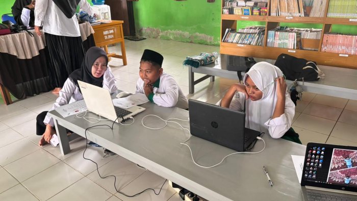 Siswa MTsN 5 Batang Hari Ikuti Uji Coba OMI IPS Dengan Penuh Semangat Siswa MTsN 5 Batang Hari Ikuti Uji Coba OMI IPS Dengan Penuh Semangat